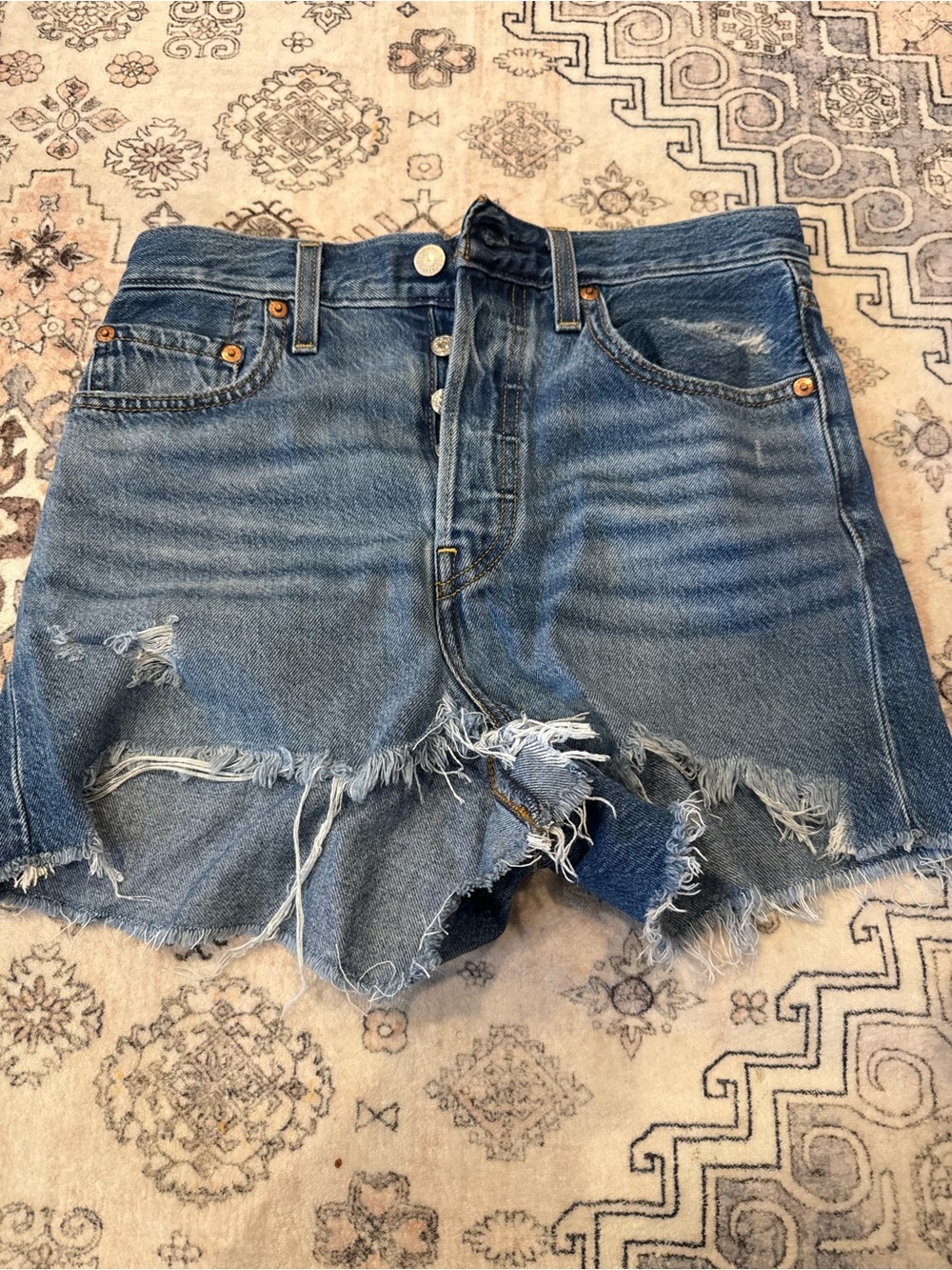 Levi's Ribcage Shorts in Light Blue Denim (Size 27)